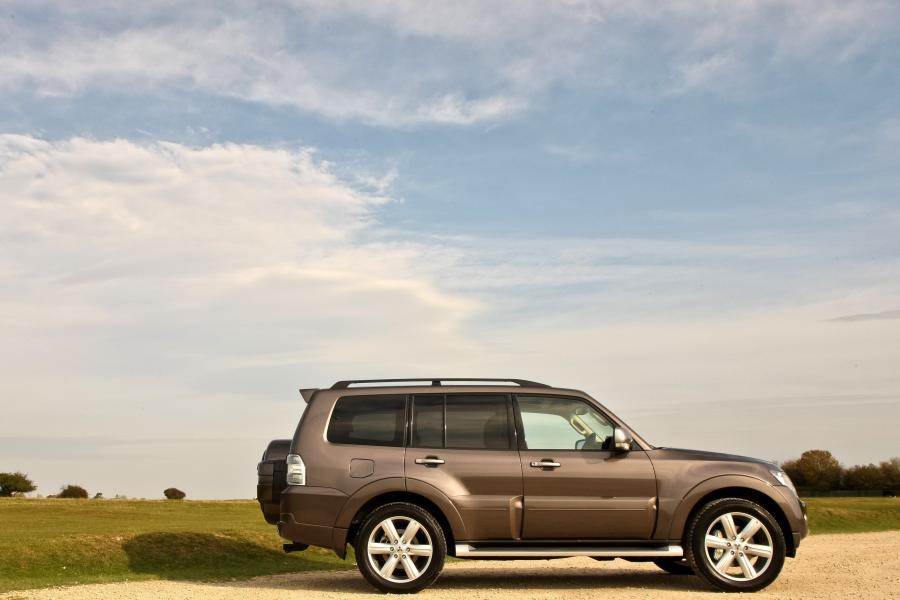  Mitsubishi Shogun 2012 года  (UK) (фото 14 из 17)